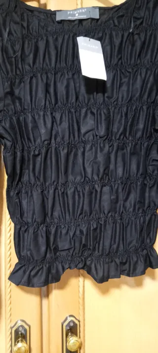 Camiseta negra Primark fruncida