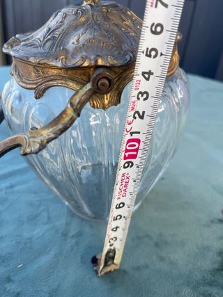 Bombonera antigua de cristal y metal