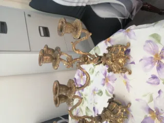 Portavelas de bronce dorado