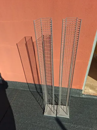Torre para CDs de metal