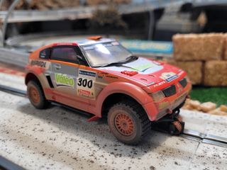 Coche de slot Scalextric Mitsubishi Montero Dakar