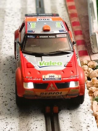 Coche de slot Scalextric Mitsubishi Montero Dakar