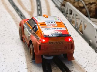 Coche de slot Scalextric Mitsubishi Montero Dakar