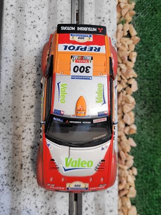 Coche de slot Scalextric Mitsubishi Montero Dakar