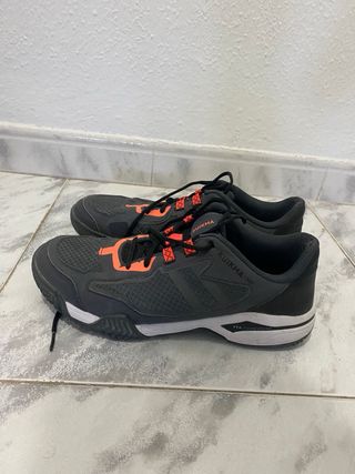 Zapatillas Kuikma Padel Negras y Naranjas