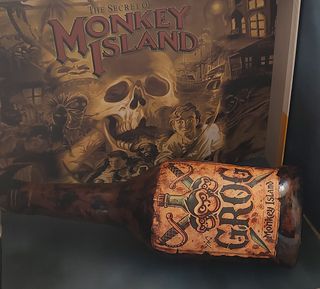 Bottiglia tema Grog Monkey Island Scimmia 3 teste