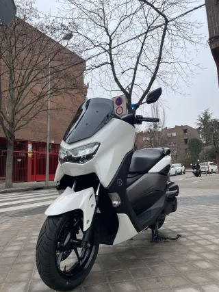 Moto Yamaha nmax