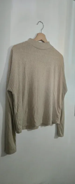 Camiseta fina Stradivarius Talla M beige
