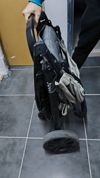 Silla de paseo Joie gris