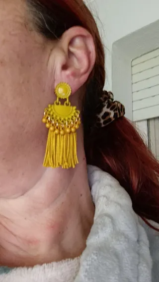 Pendientes largos dorados con flecos