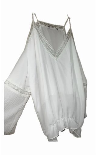 Blusa blanca manga larga con encaje