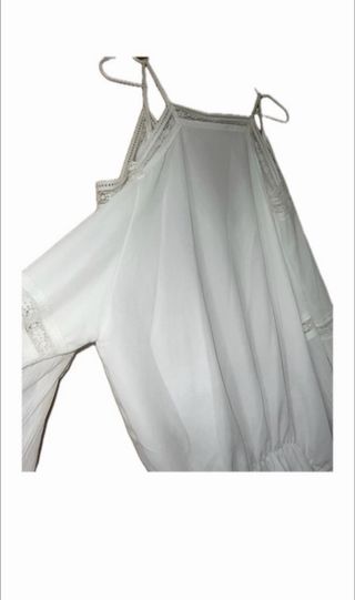 Blusa blanca manga larga con encaje