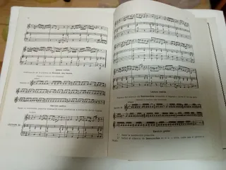 Libros de Solfeo 1°curso (Primera y Segunda parte)