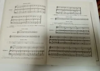 Libros de Solfeo 1°curso (Primera y Segunda parte)