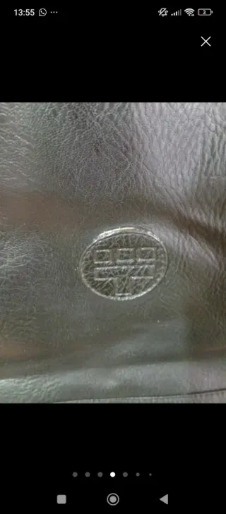 Bolso de piel negro con detalles dorados Torrents