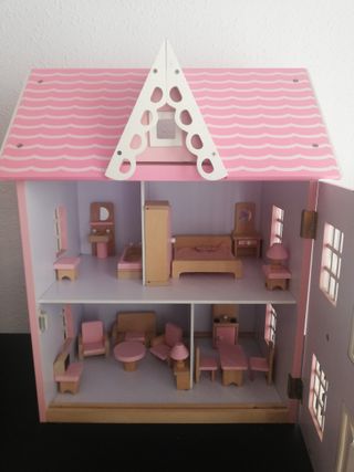 Casa de muñecas de madera con muebles incluidos