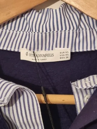 Sudadera azul efecto camisa