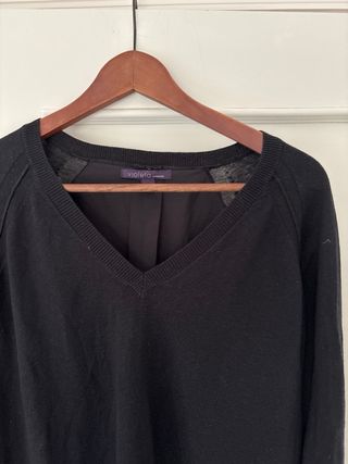 Jersey fino negro cuello pico