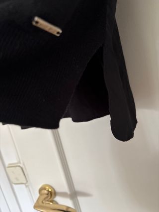 Jersey fino negro cuello pico