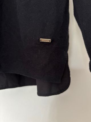 Jersey fino negro cuello pico