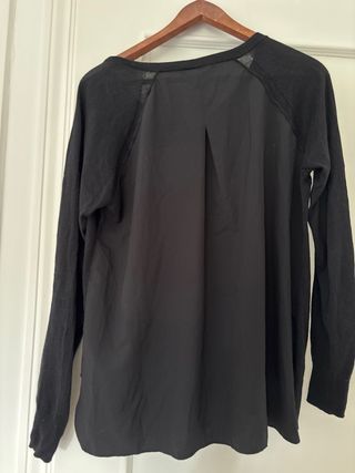 Jersey fino negro cuello pico