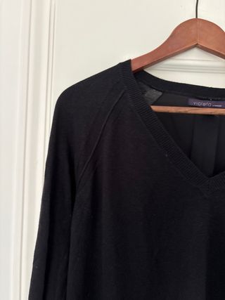 Jersey fino negro cuello pico