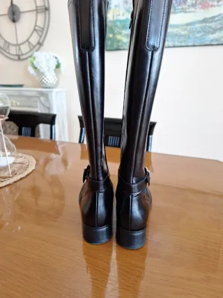 Botas altas mujer de piel.