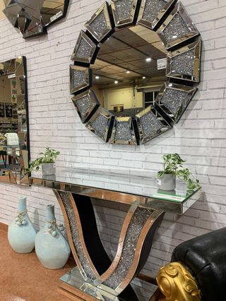 Consola y espejo decorativo plateado