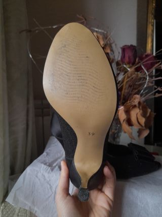 Zapatos de fiesta negros con lazo