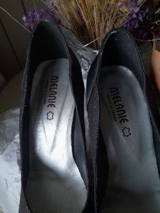 Zapatos de fiesta negros con lazo