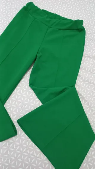 Pantalón verde bota ancha talla M