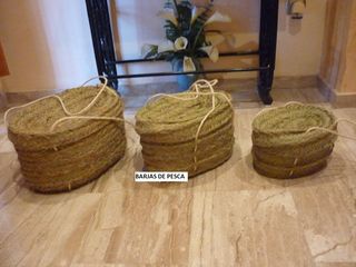 Cestas de mimbre artesanales con asas