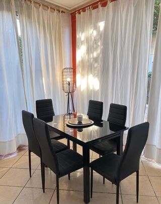 Mesa extensible negra con 6 sillas nueva