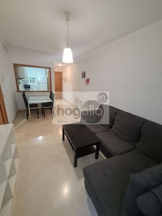 Piso en alquiler en Pedro Salvador - Las Palmeritas en Sevilla