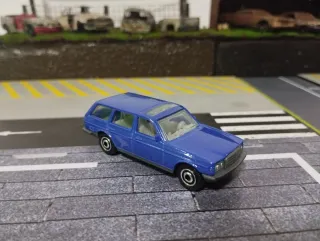 Mercedes-Benz S123 Familiar Azul 1:64