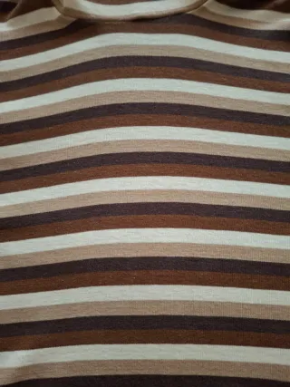 Camiseta Zara cuello alto rayas