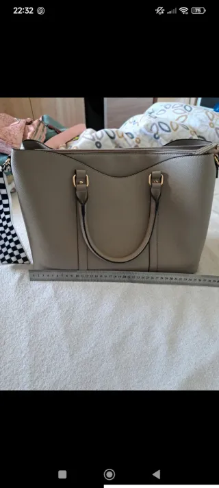 Bolso de mano dorado