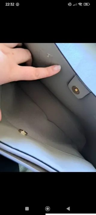 Bolso de mano dorado