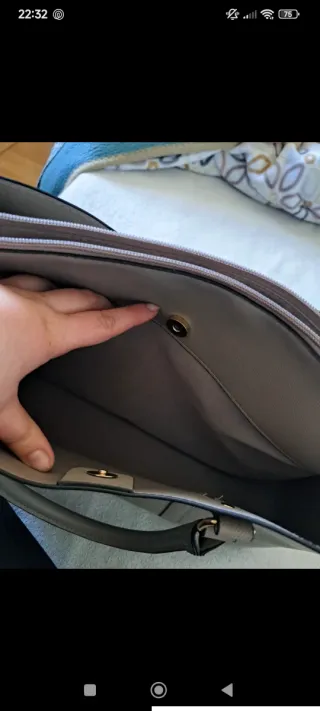 Bolso de mano dorado