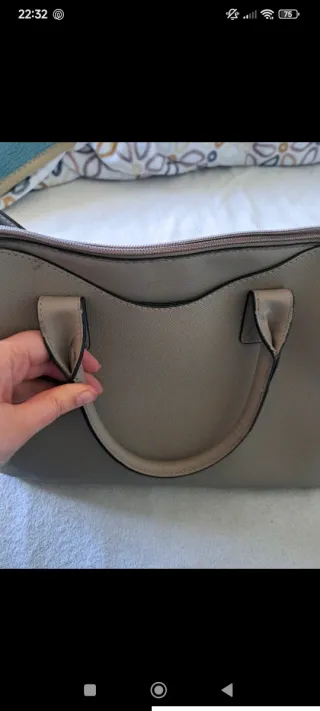 Bolso de mano dorado