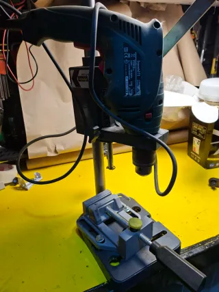 Torre de taladro con tornillo de banco