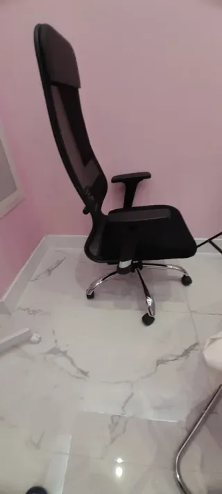 Silla de oficina ergonómica negra