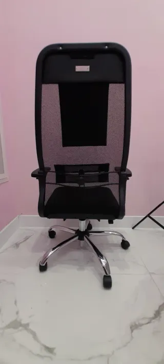 Silla de oficina ergonómica negra