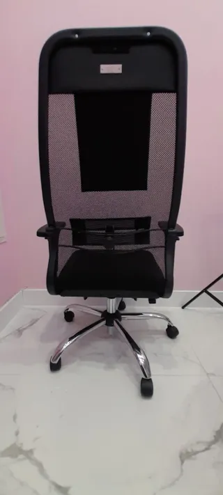 Silla de oficina ergonómica negra