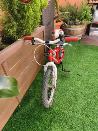 Bicicleta infantil roja 16"