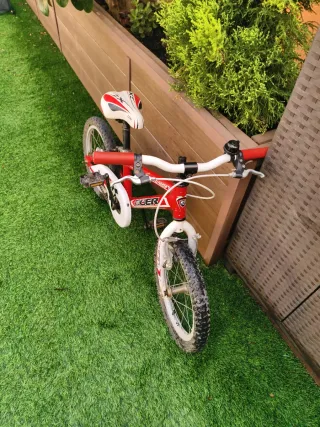 Bicicleta infantil roja 16"