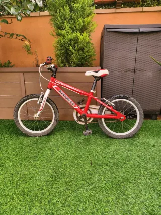 Bicicleta infantil roja 16"