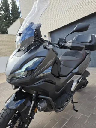 Honda ADV350 2025 con todos los extras y 317 kms