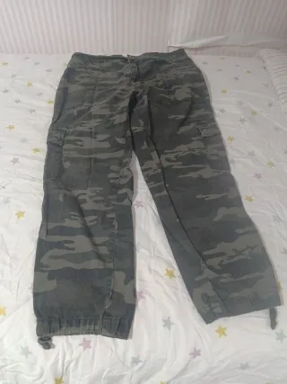 Conjunto Plumas y Pantalón Camuflaje