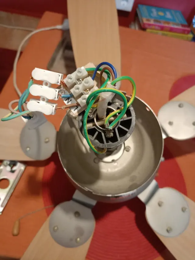 Ventilatore da soffitto a 5 pale